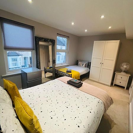 Brentford Guest Rooms ภายนอก รูปภาพ