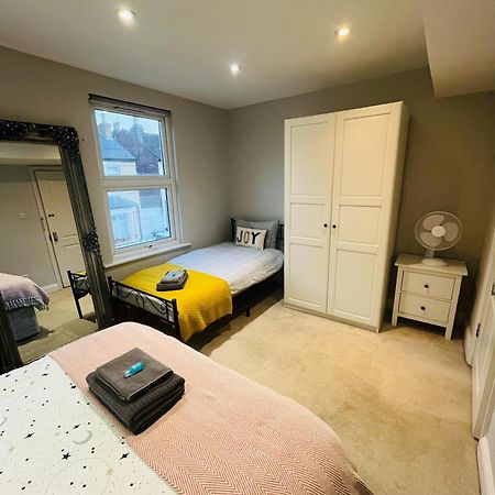 Brentford Guest Rooms ภายนอก รูปภาพ