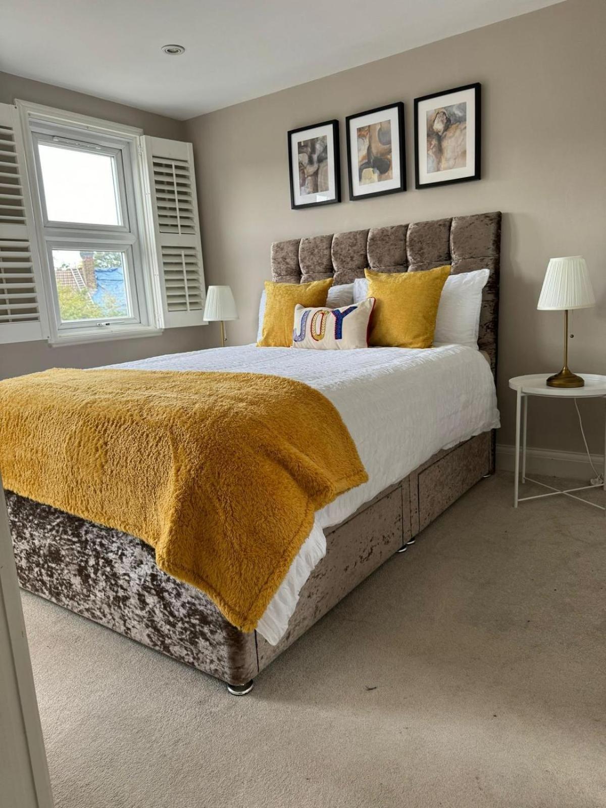 Brentford Guest Rooms ภายนอก รูปภาพ