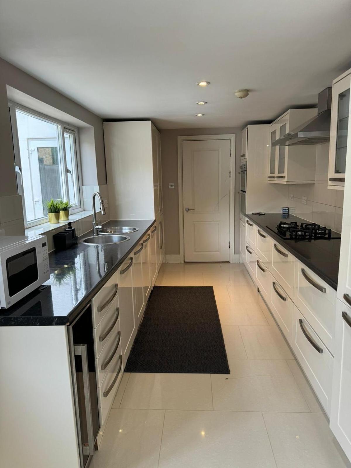 Brentford Guest Rooms ภายนอก รูปภาพ