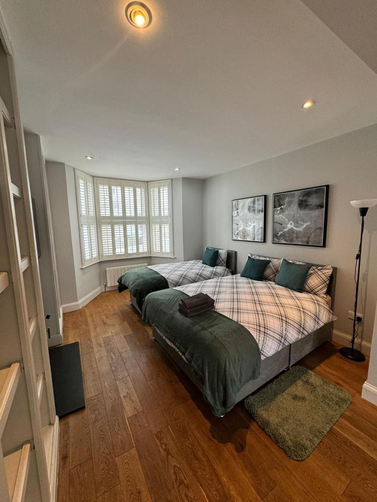 Brentford Guest Rooms ภายนอก รูปภาพ