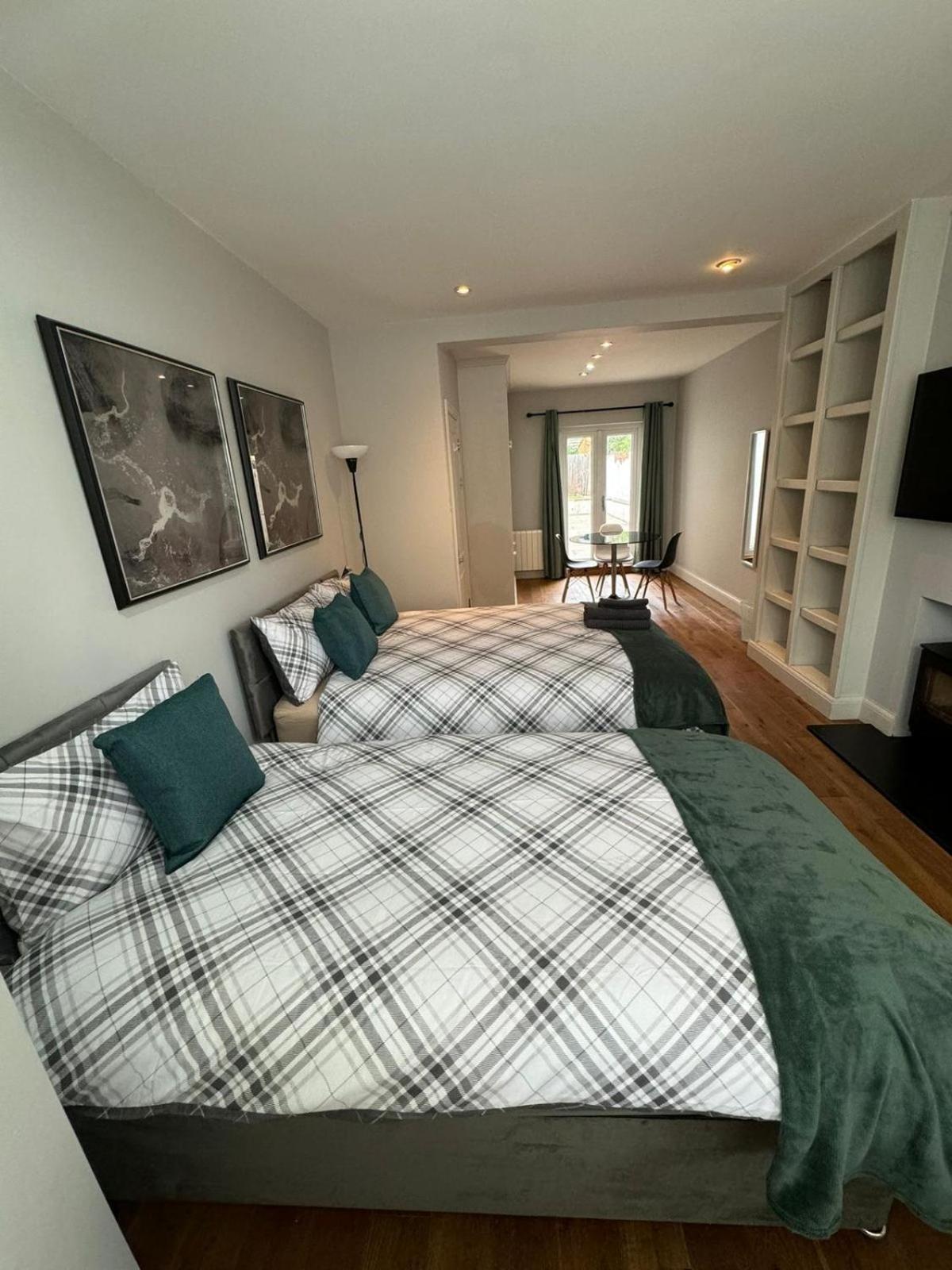 Brentford Guest Rooms ภายนอก รูปภาพ