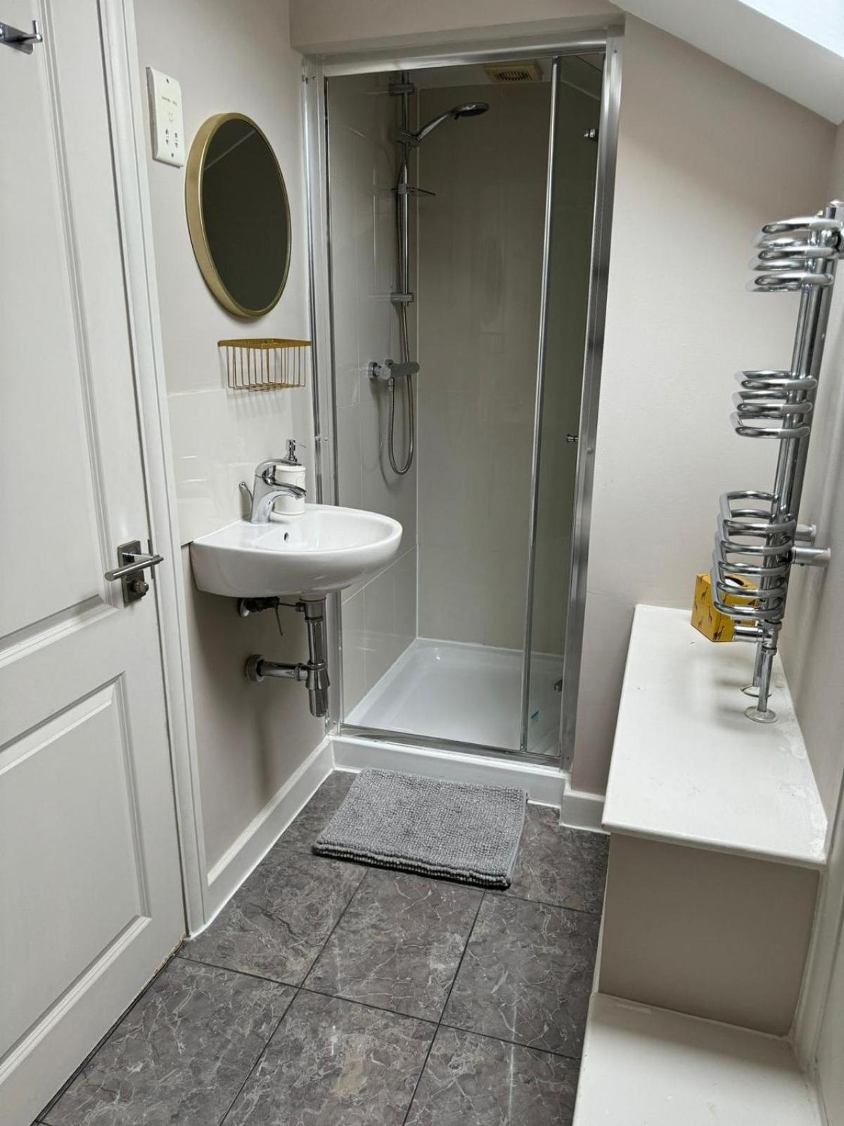 Brentford Guest Rooms ภายนอก รูปภาพ
