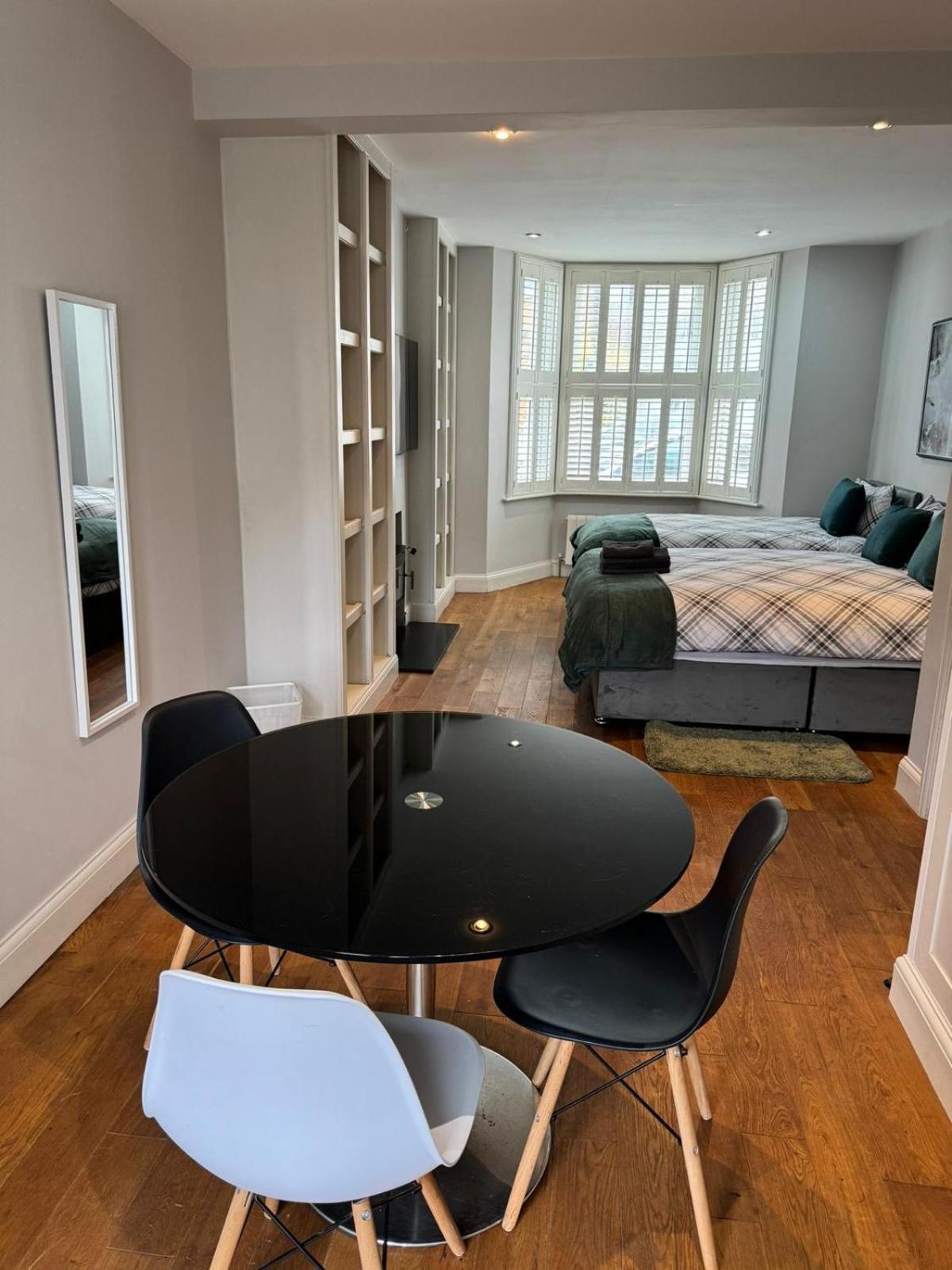 Brentford Guest Rooms ภายนอก รูปภาพ