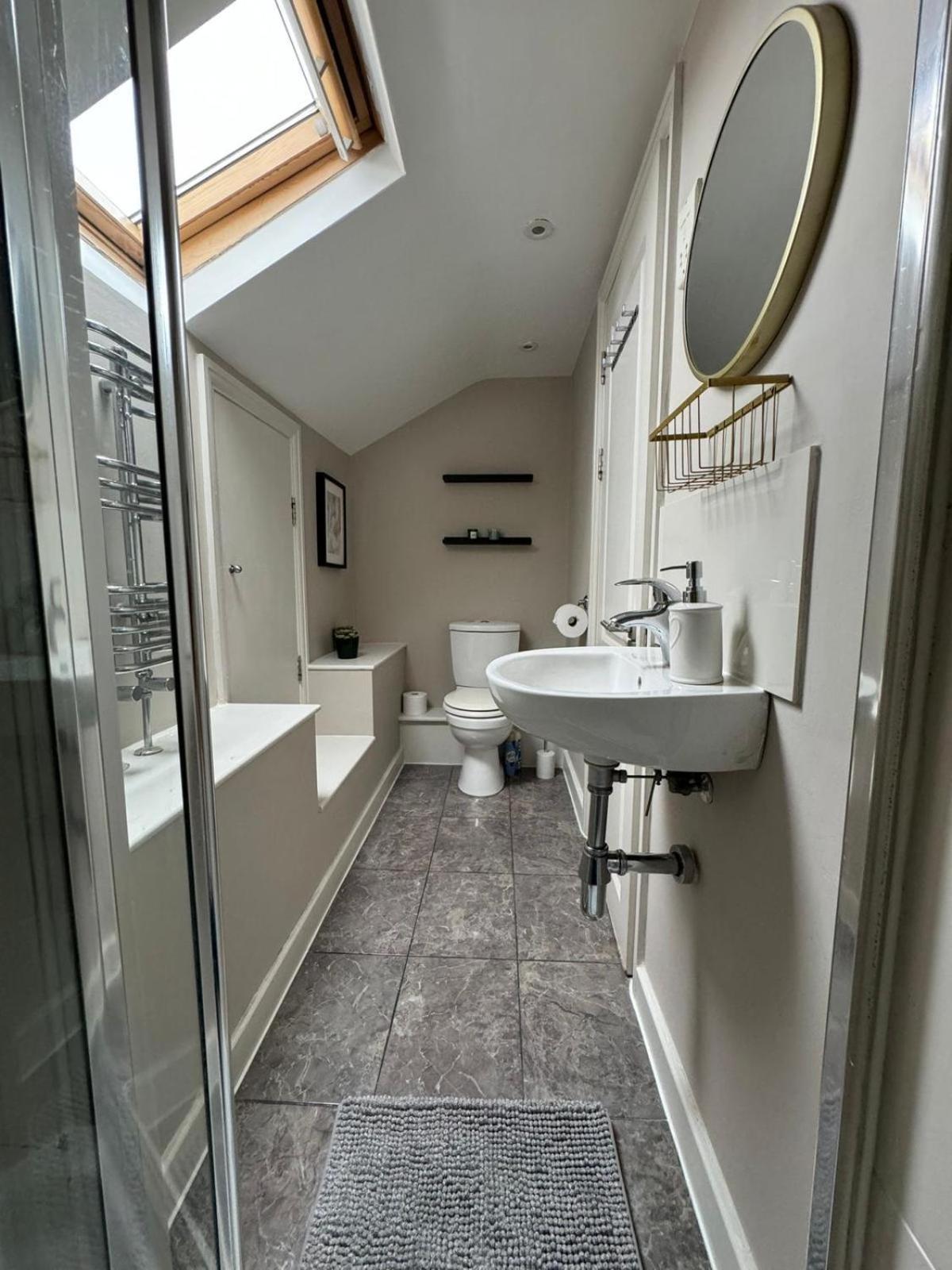 Brentford Guest Rooms ภายนอก รูปภาพ