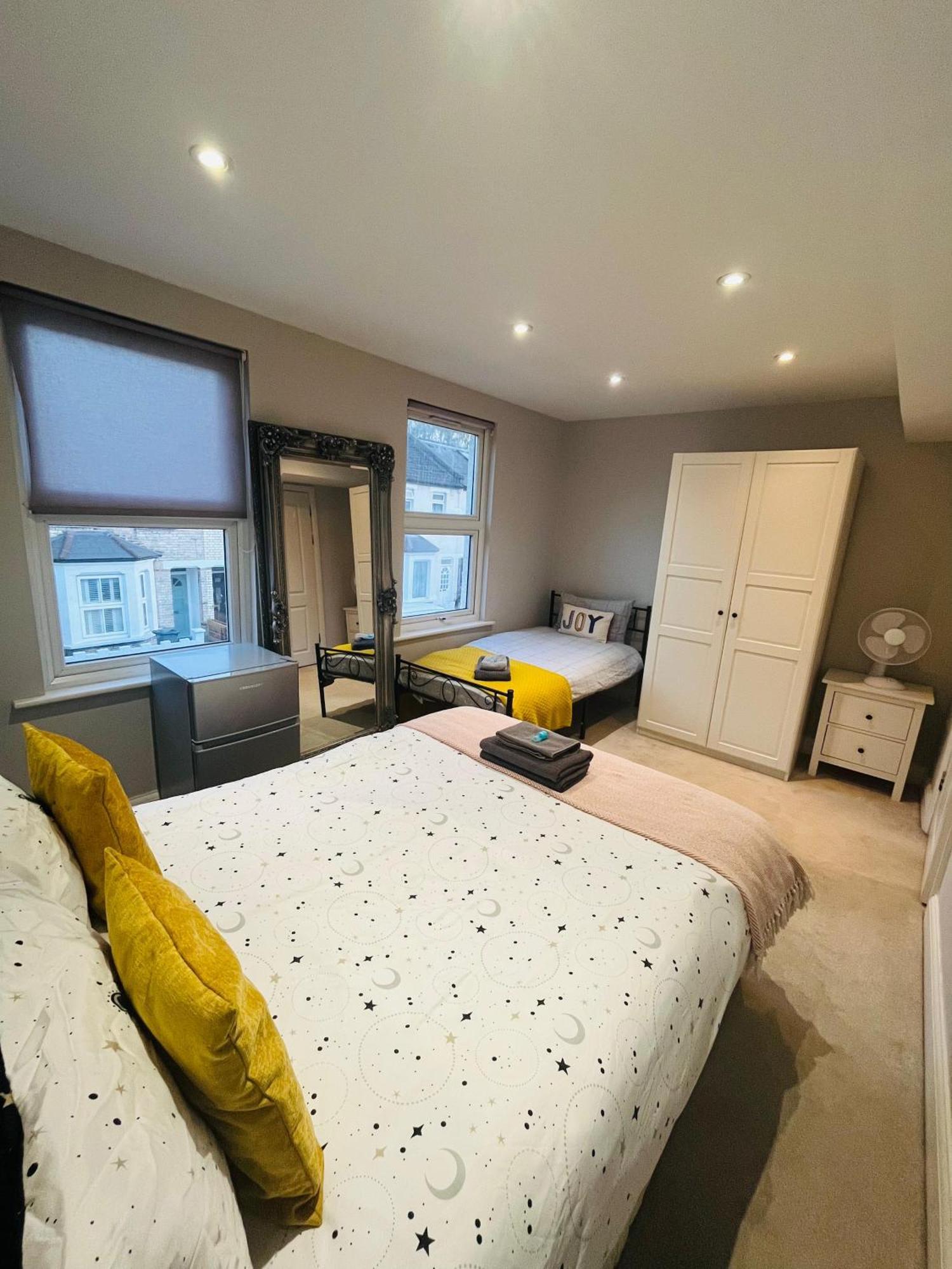 Brentford Guest Rooms ภายนอก รูปภาพ