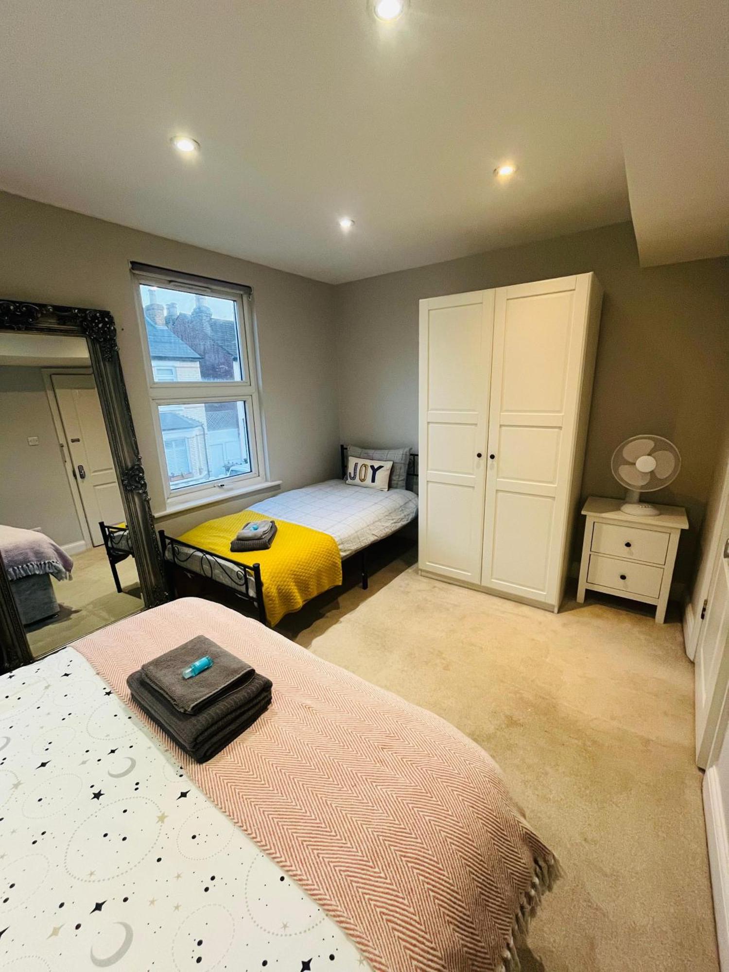 Brentford Guest Rooms ภายนอก รูปภาพ