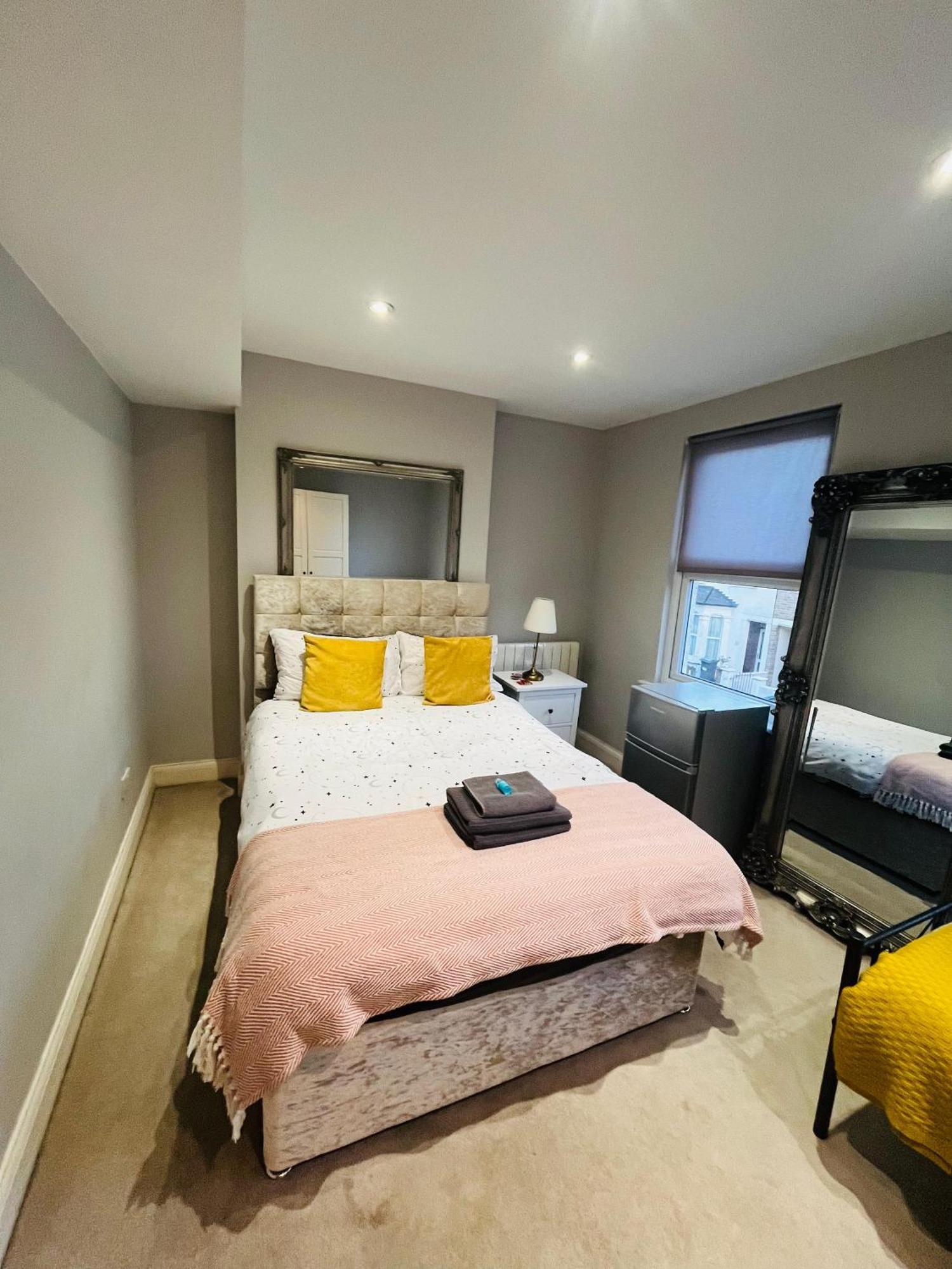 Brentford Guest Rooms ภายนอก รูปภาพ