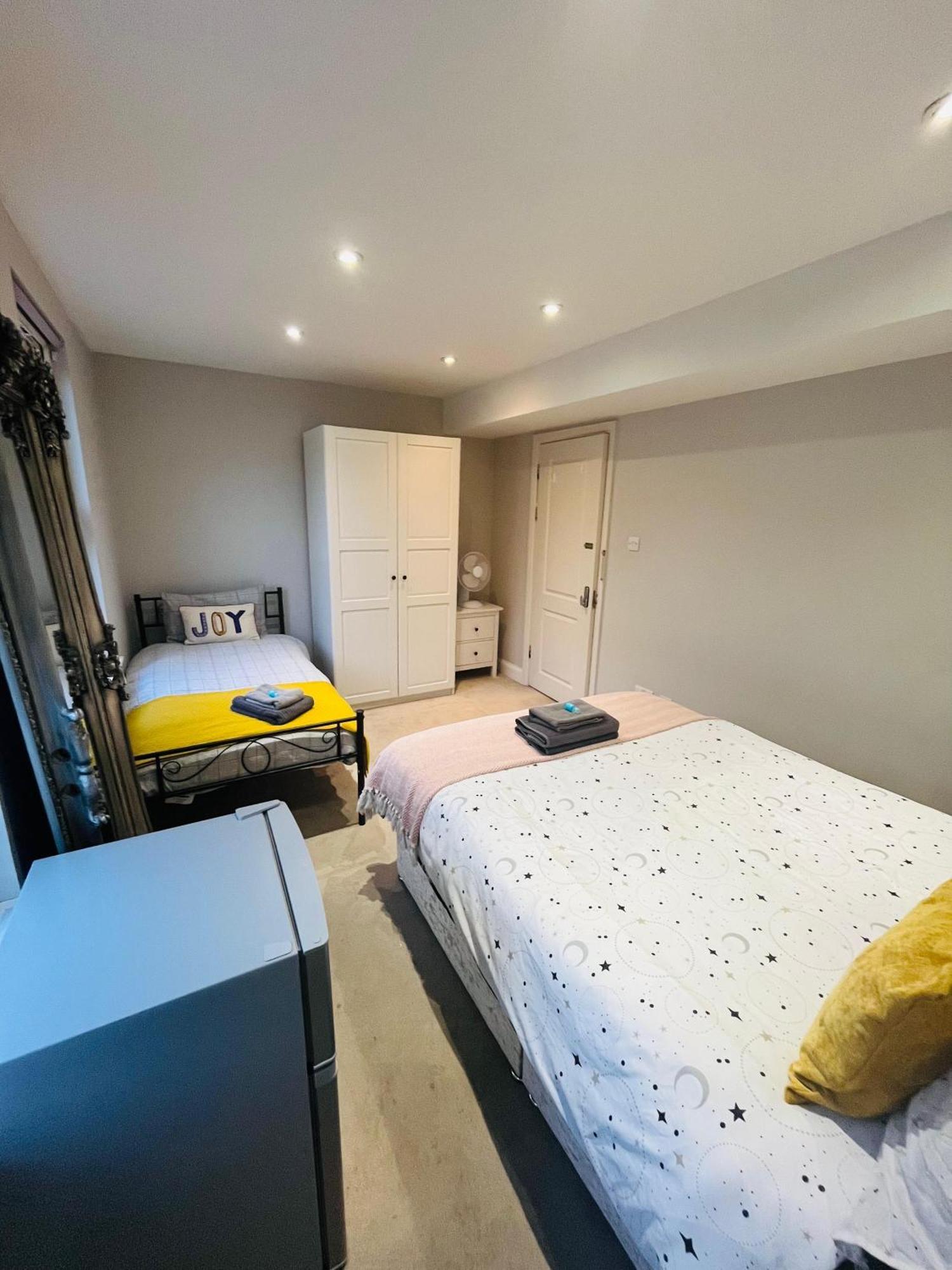 Brentford Guest Rooms ภายนอก รูปภาพ