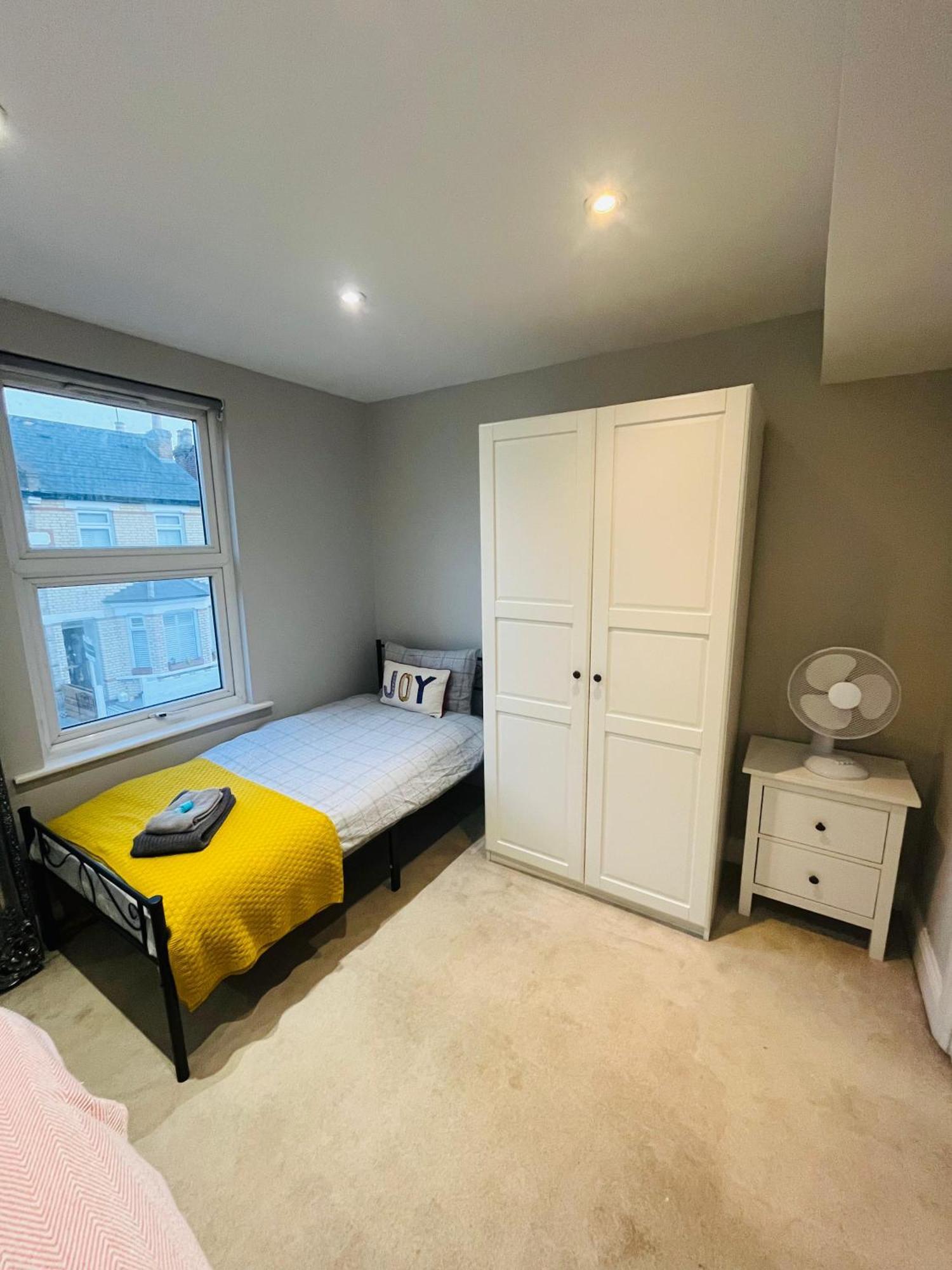 Brentford Guest Rooms ภายนอก รูปภาพ